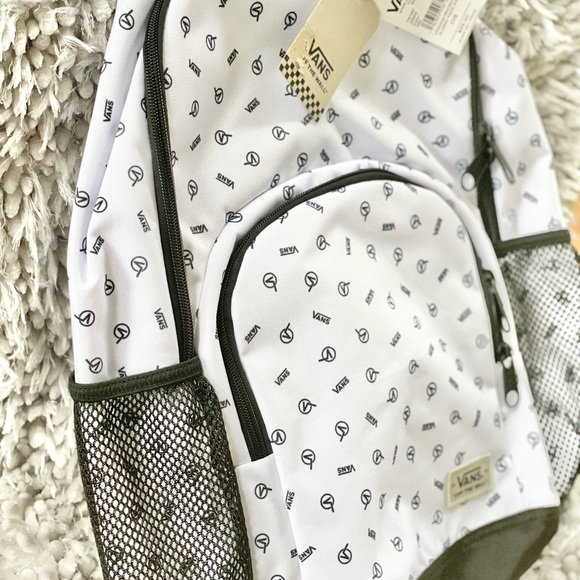 New with tag VANS ALUMNI PACK PRI BACKPACK w/logo and adjustable straps 4 pocket - Picture 4 of 14